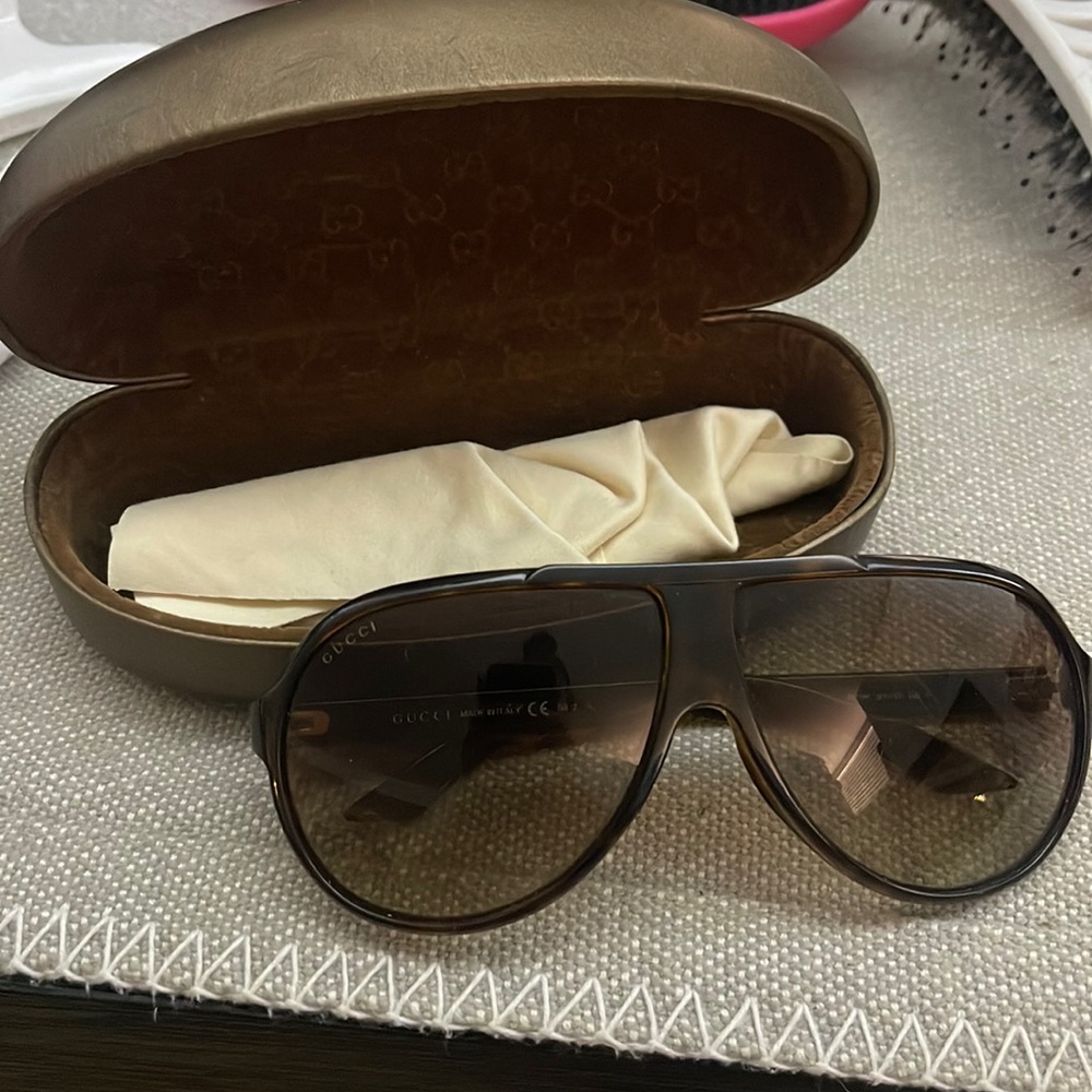 gucci brown sunglasses worn very few times !